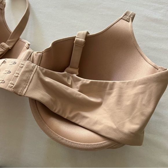 Skims Fits Everybody T-Shirt Bra in Clay - Picture 8 of 15